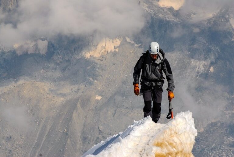 mountain-snow-winter-hiking-adventure-mountain-range-123373-pxhere.com